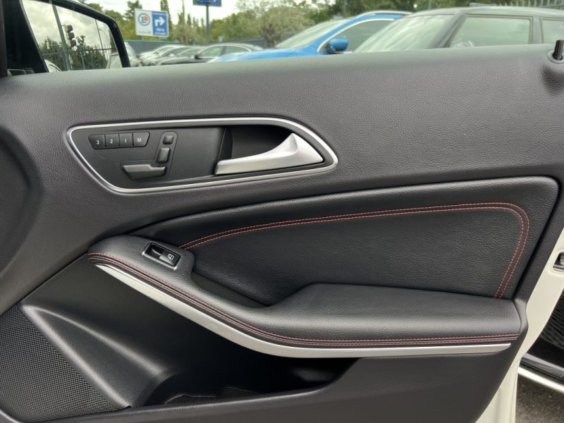 MERCEDES CLASSE A III FASCINATION 180 1.6i 122 Cv 1ERE MAIN BOITE AUTO CUIR TOIT OUVRANT Garantie1an