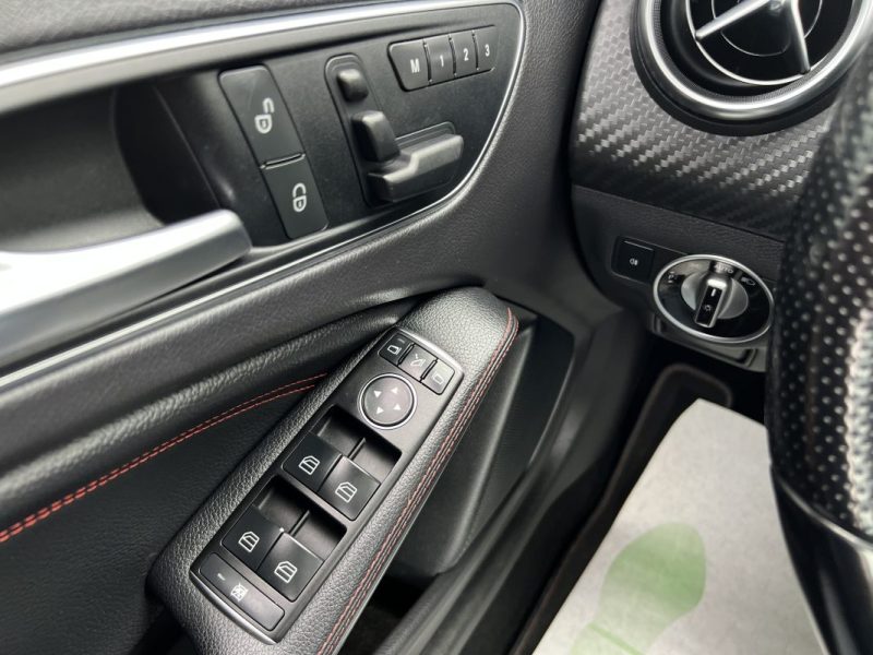 MERCEDES CLASSE A III FASCINATION 180 1.6i 122 Cv 1ERE MAIN BOITE AUTO CUIR TOIT OUVRANT Garantie1an