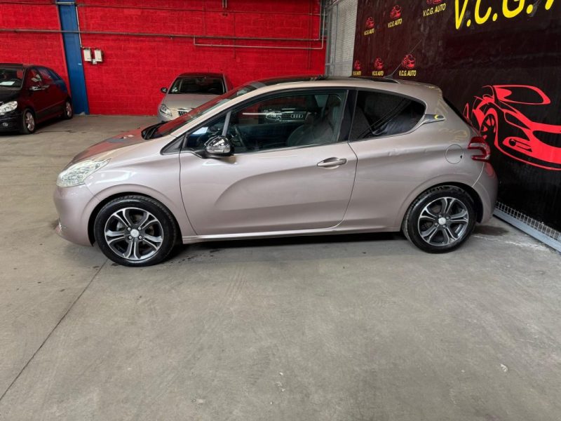 PEUGEOT 208 1.2 VTi 82 Allure 