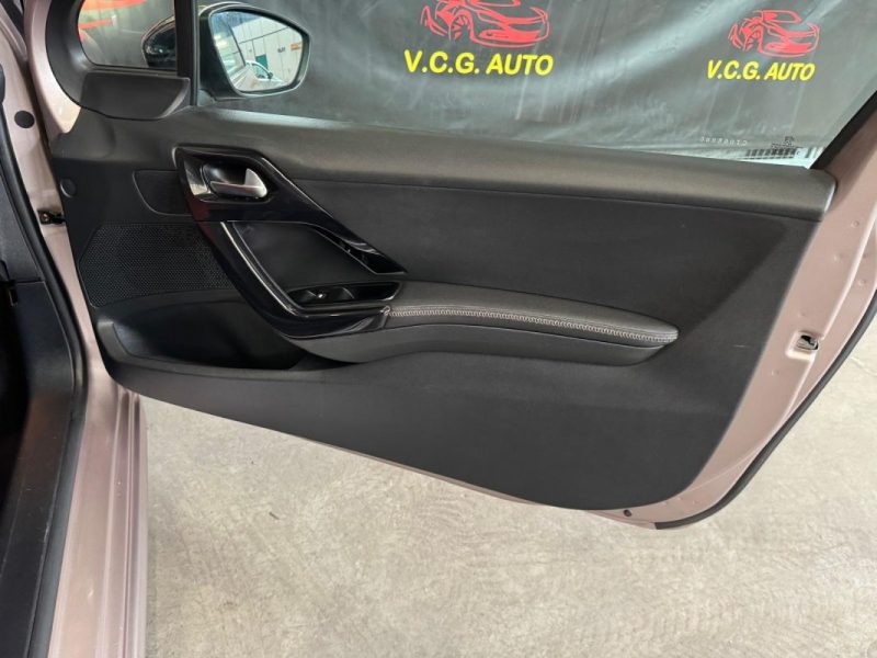 PEUGEOT 208 1.2 VTi 82 Allure 