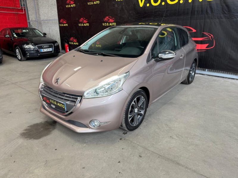 PEUGEOT 208 1.2 VTi 82 Allure 