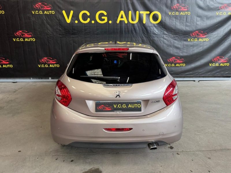 PEUGEOT 208 1.2 VTi 82 Allure 