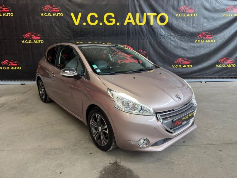 PEUGEOT 208 1.2 VTi 82 Allure 