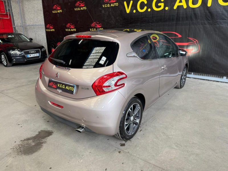 PEUGEOT 208 1.2 VTi 82 Allure 