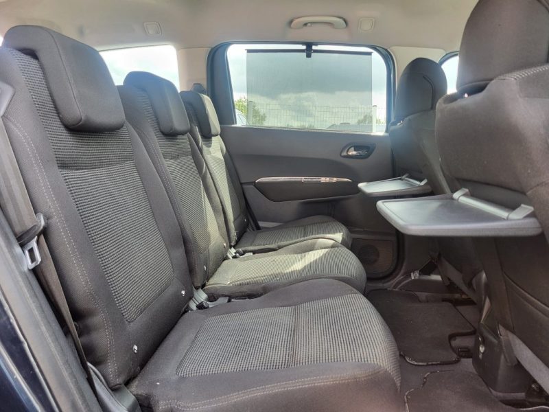 PEUGEOT 5008 1.6 HDI 110 cv - PREMIUM PACK - Garantie 12 Mois