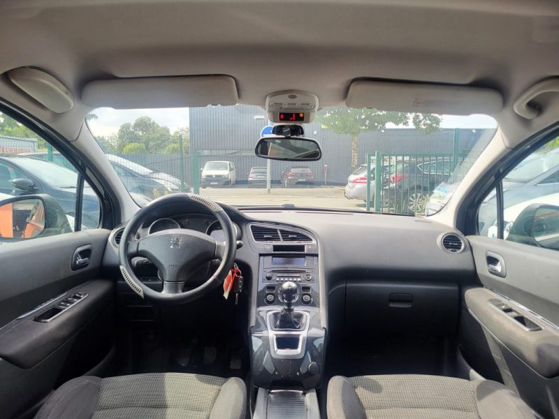 PEUGEOT 5008 1.6 HDI 110 cv - PREMIUM PACK - Garantie 12 Mois