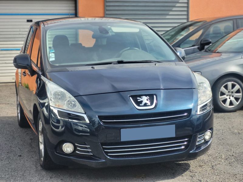 PEUGEOT 5008 1.6 HDI 110 cv - PREMIUM PACK - Garantie 12 Mois