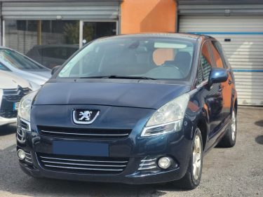 PEUGEOT 5008 1.6 HDI 110 cv - PREMIUM PACK - Garantie 12 Mois