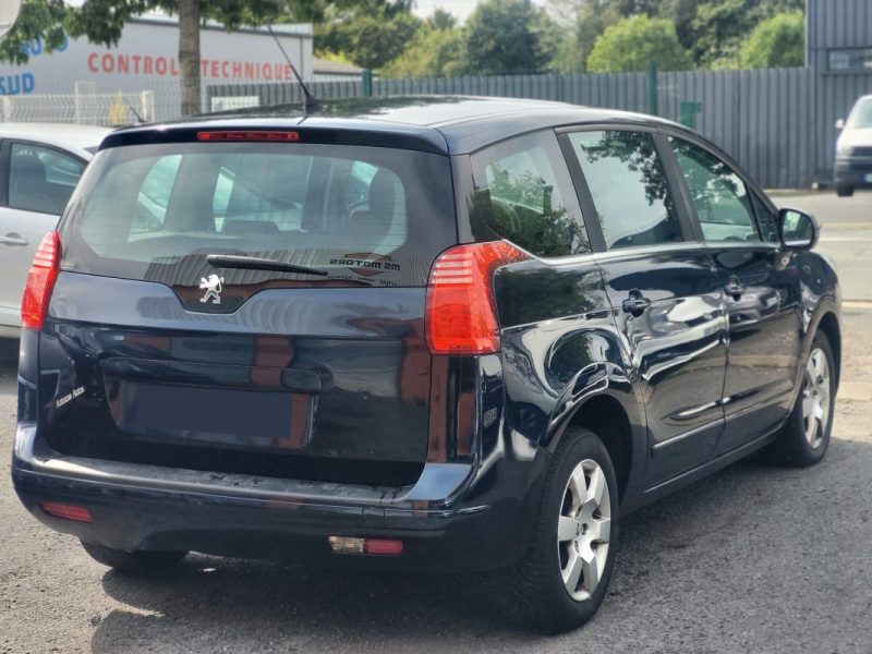 PEUGEOT 5008 1.6 HDI 110 cv - PREMIUM PACK - Garantie 12 Mois