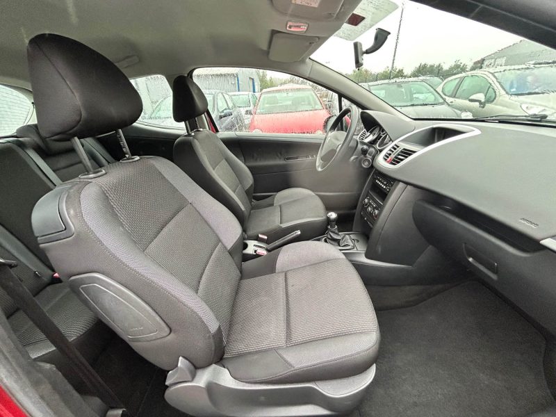 PEUGEOT 207 2010