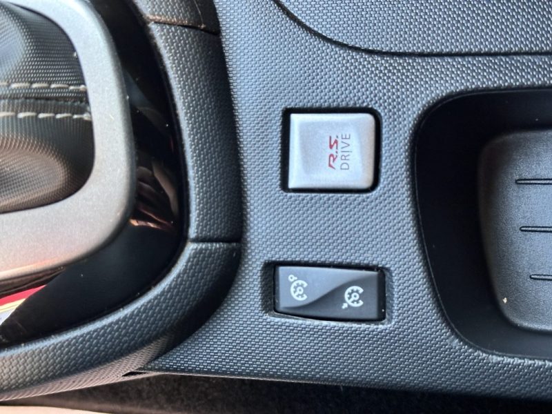 RENAULT CLIO IV 1.2 TCE 120CV GT  -- *** REMISE EXEPTIONNEL *** -- 