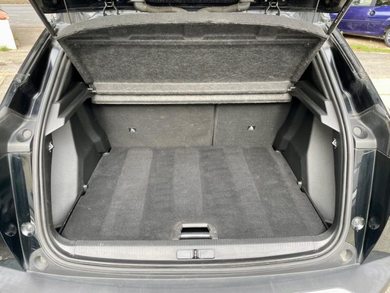 PEUGEOT 2008 1.5 BlueHDI 130 ALLURE EAT8 **1ère MAIN**