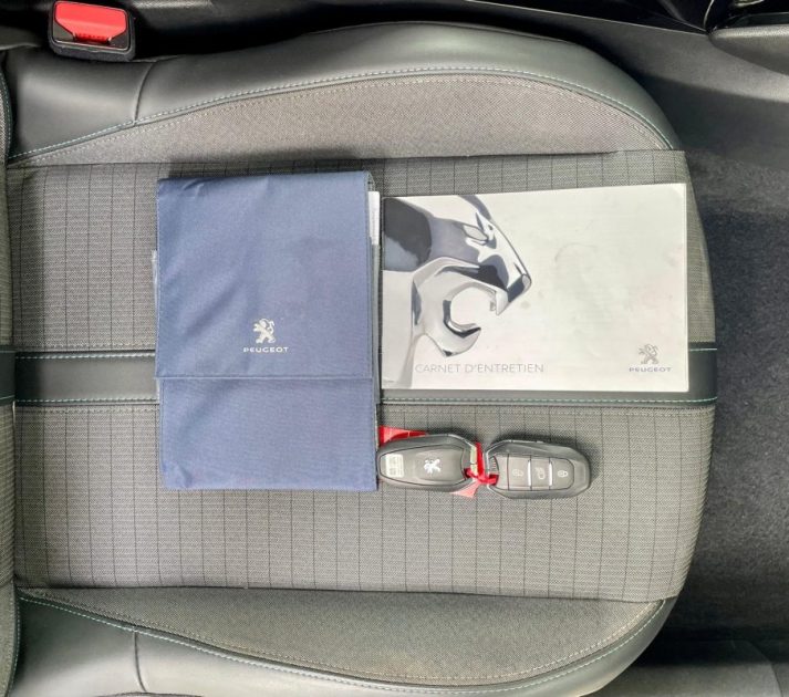 PEUGEOT 2008 1.5 BlueHDI 130 ALLURE EAT8 **1ère MAIN**