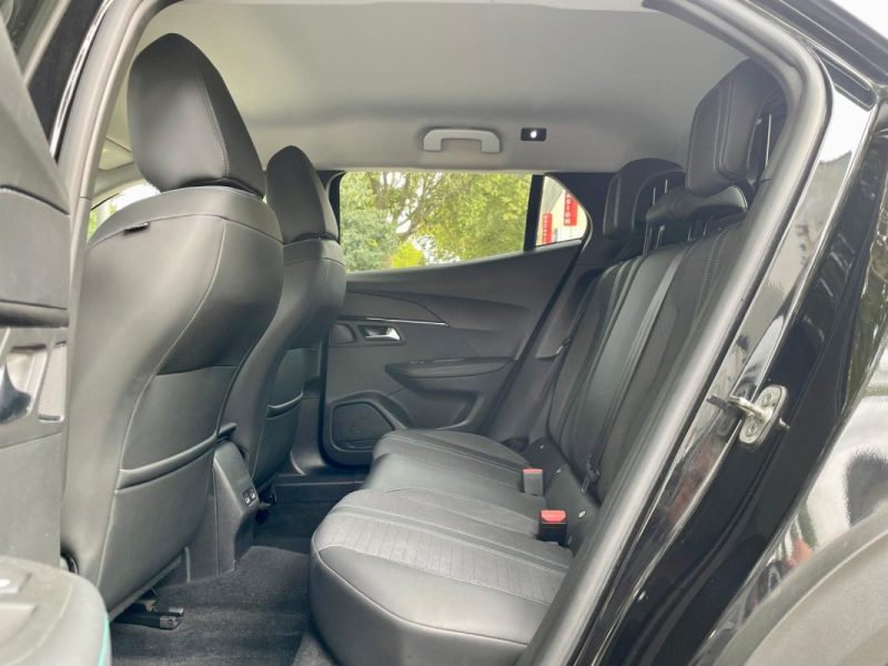 PEUGEOT 2008 1.5 BlueHDI 130 ALLURE EAT8 **1ère MAIN**