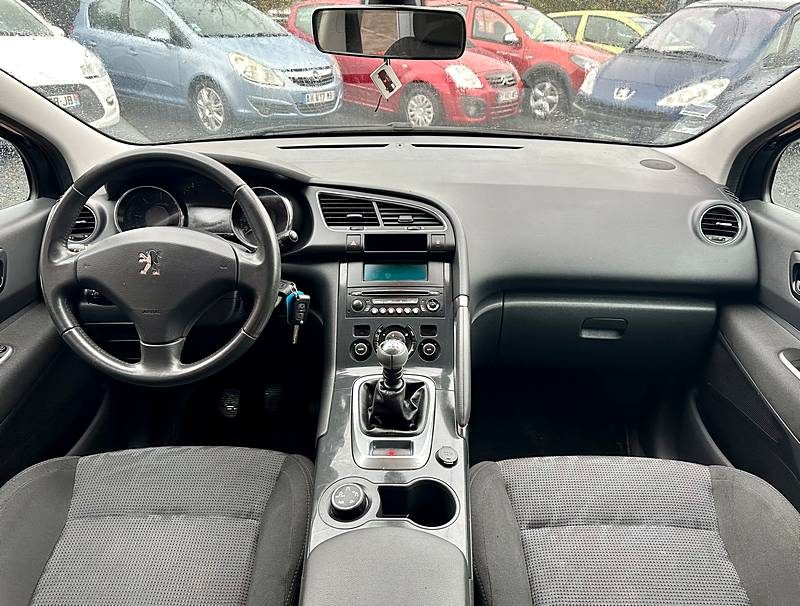PEUGEOT 3008 Monospace 1.6L HDi 112cv PREMIUM / GARANTIE_RÉVISER 