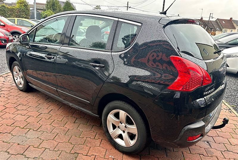 PEUGEOT 3008 Monospace 1.6L HDi 112cv PREMIUM / GARANTIE_RÉVISER 