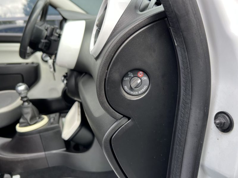 RENAULT TWINGO 3 III 0.9 TCE 90 Cv 5 PORTES / CLIMATISATION REGULATEUR CRIT AIR 1 - GARANTIE 1 AN