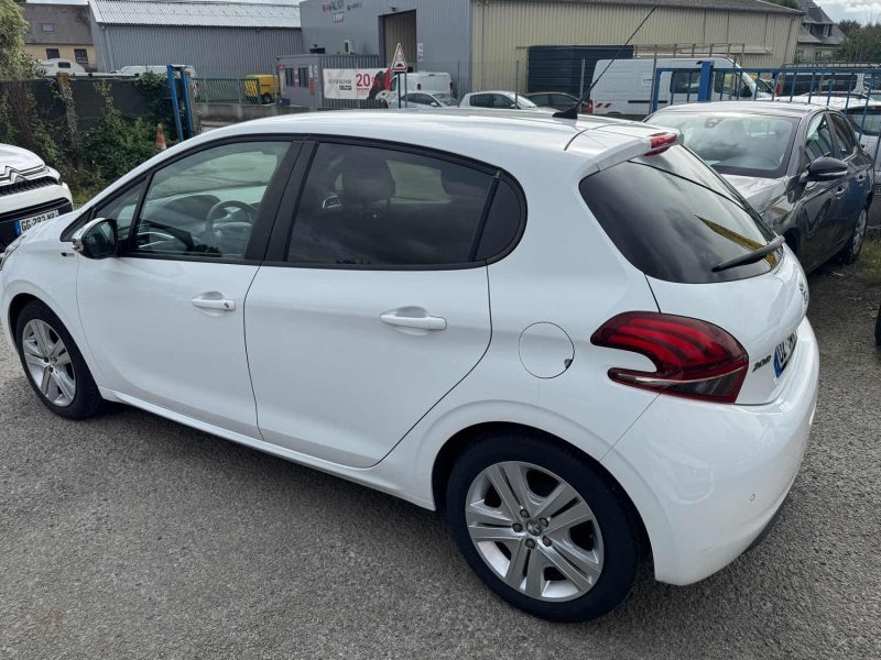 PEUGEOT 208 1.2 VTI 82ch STYLE 5p