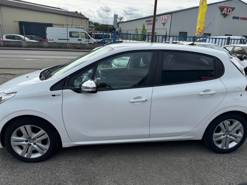 PEUGEOT 208 1.2 VTI 82ch STYLE 5p