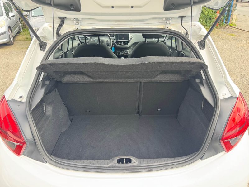 PEUGEOT 208 1.2 VTI 82ch STYLE 5p