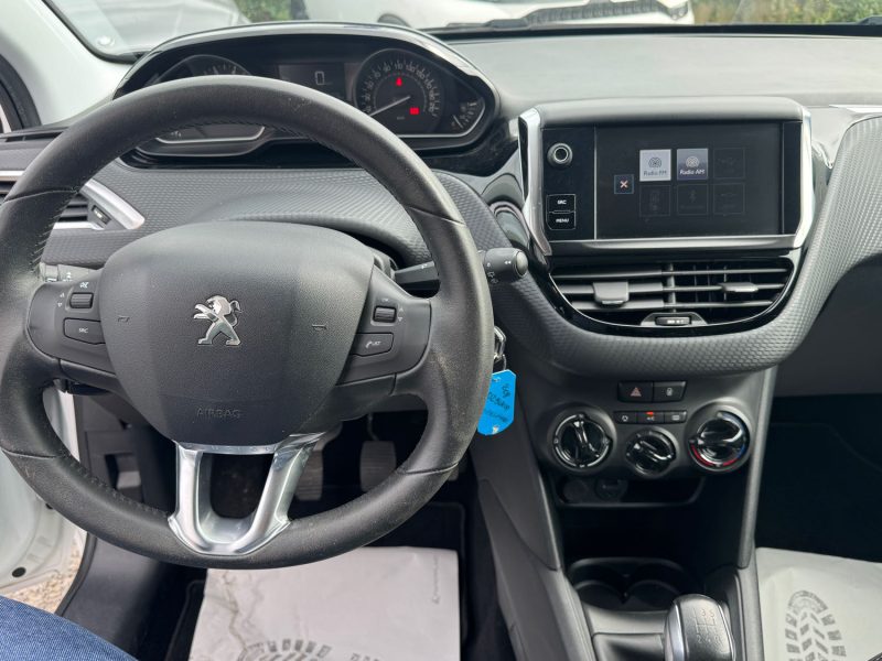 PEUGEOT 208 1.2 VTI 82ch STYLE 5p