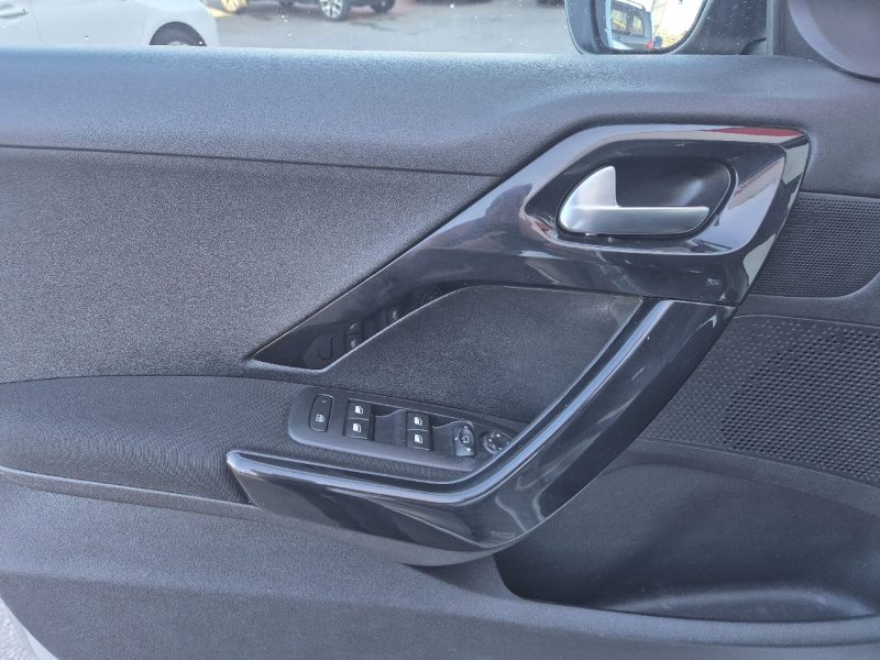 PEUGEOT 208 - 1 2013