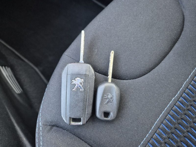 PEUGEOT 208 - 1 2013