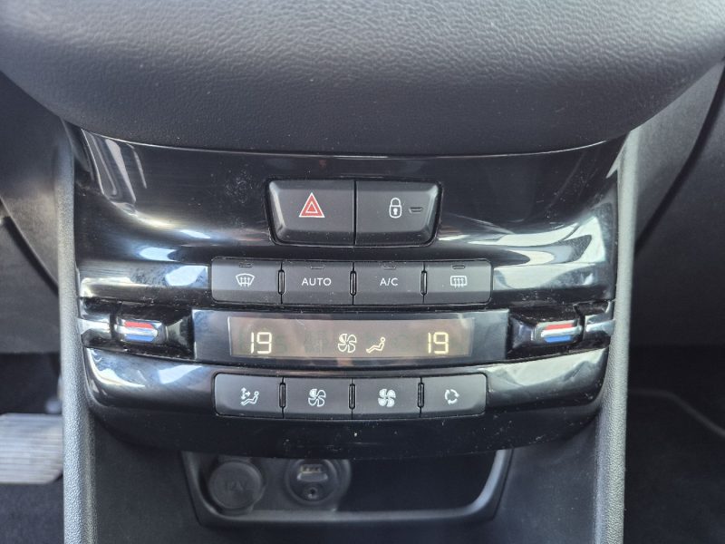 PEUGEOT 208 - 1 2013