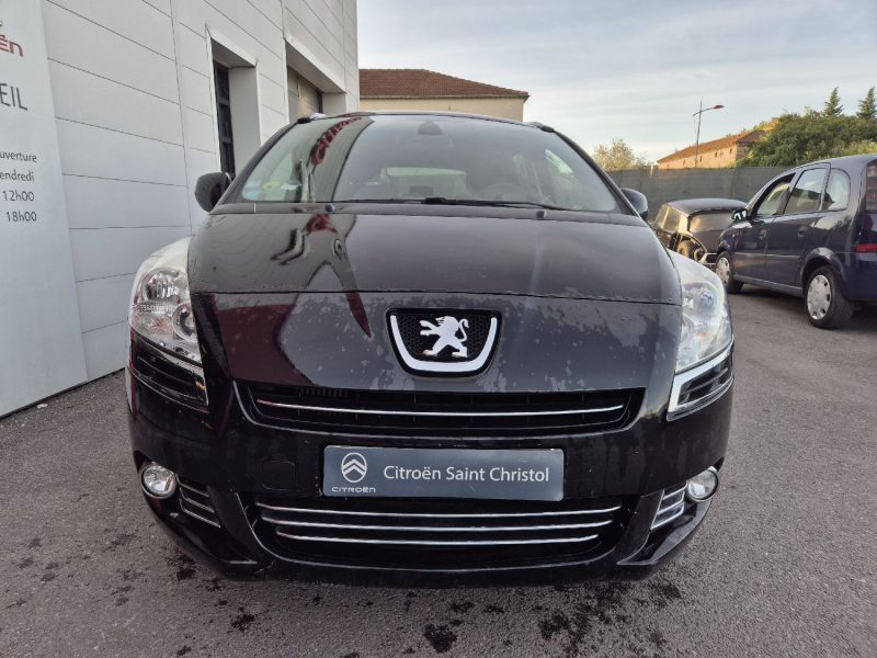 PEUGEOT 5008 2011