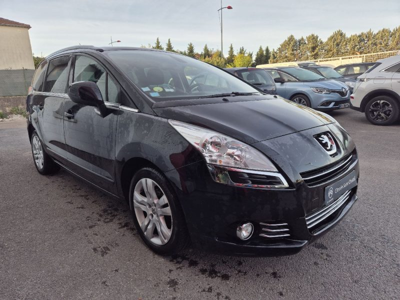PEUGEOT 5008 2011