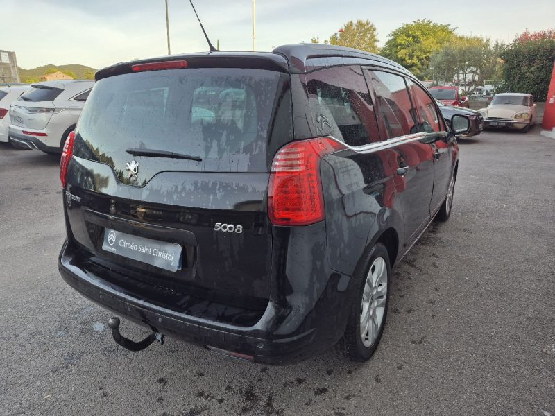PEUGEOT 5008 2011