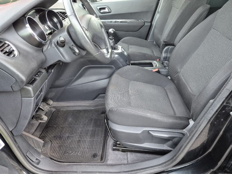 PEUGEOT 5008 2011