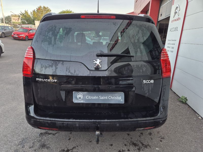 PEUGEOT 5008 2011