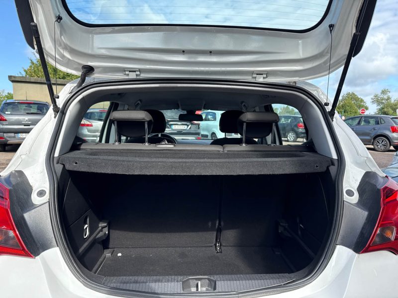 OPEL CORSA 1.4 90CV DESIGN 120 ANS