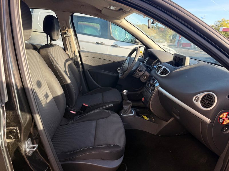 RENAULT CLIO3  1.2 16v 75CH TOMTOM-  IDEAL JEUNE PERMIS - clio 3