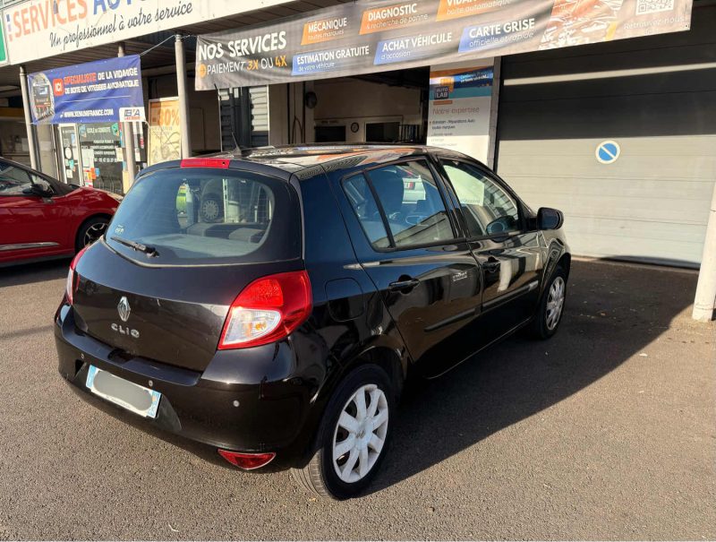 RENAULT CLIO3  1.2 16v 75CH TOMTOM-  IDEAL JEUNE PERMIS - clio 3