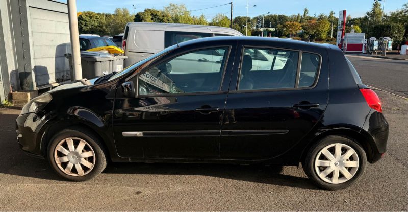 RENAULT CLIO3  1.2 16v 75CH TOMTOM-  IDEAL JEUNE PERMIS - clio 3