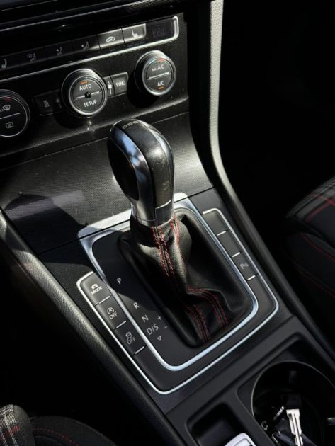 VOLKSWAGEN  GOLF 7 GTI  2014 2.0 TSI 220 / Full Options 