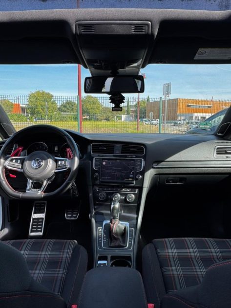 VOLKSWAGEN  GOLF 7 GTI  2014 2.0 TSI 220 / Full Options 