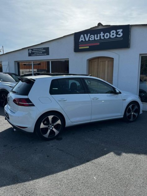 VOLKSWAGEN  GOLF 7 GTI  2014 2.0 TSI 220 / Full Options 