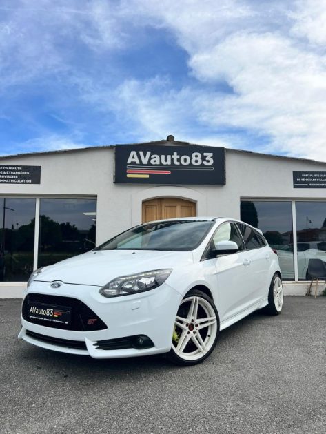 FORD  FOCUS ST 2.0 Eco Boost 250CV / Carnet Ford / CT OK / Révisée 