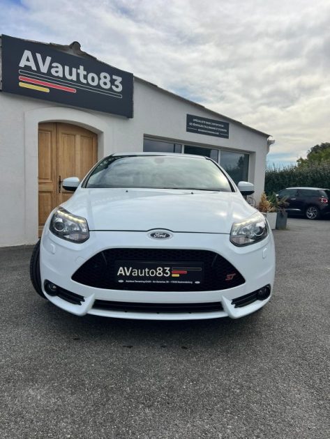 FORD  FOCUS ST 2.0 Eco Boost 250CV / Carnet Ford / CT OK / Révisée 