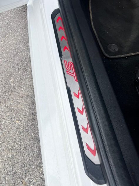 FORD  FOCUS ST 2.0 Eco Boost 250CV / Carnet Ford / CT OK / Révisée 