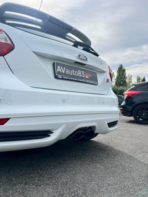 FORD  FOCUS ST 2.0 Eco Boost 250CV / Carnet Ford / CT OK / Révisée 