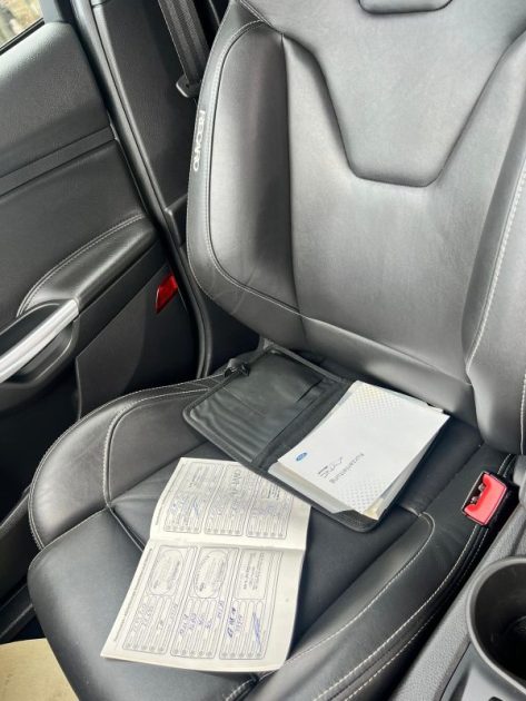 FORD  FOCUS ST 2.0 Eco Boost 250CV / Carnet Ford / CT OK / Révisée 