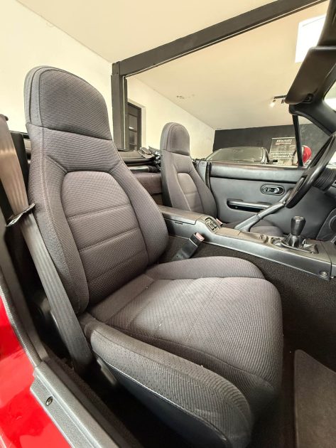 Mazda MX-5 Miata 1.6i 115ch Softtop - 1990 - Rouge- Distribution neuve - Etat Parfait - Garantie 1an