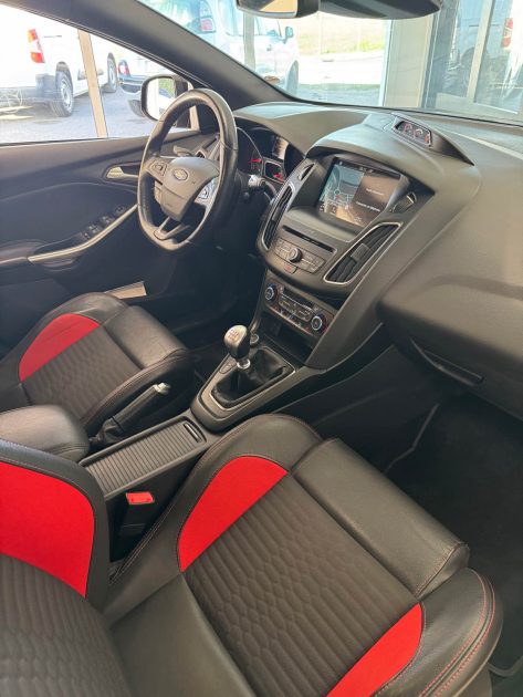 Ford Focus ST 2.0 Ecoboost 250ch - 137.100km - Carnet Complet - Révisée - CT ok - Garantie 1an