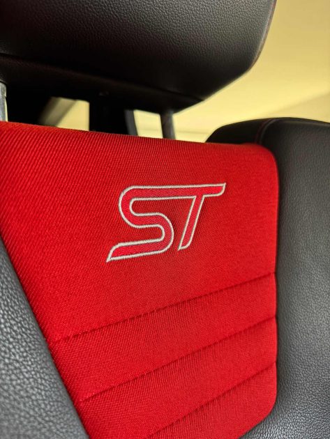 Ford Focus ST 2.0 Ecoboost 250ch - 137.100km - Carnet Complet - Révisée - CT ok - Garantie 1an