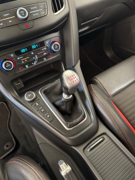 Ford Focus ST 2.0 Ecoboost 250ch - 137.100km - Carnet Complet - Révisée - CT ok - Garantie 1an