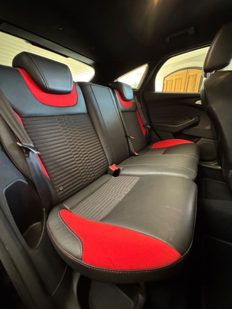 Ford Focus ST 2.0 Ecoboost 250ch - 137.100km - Carnet Complet - Révisée - CT ok - Garantie 1an